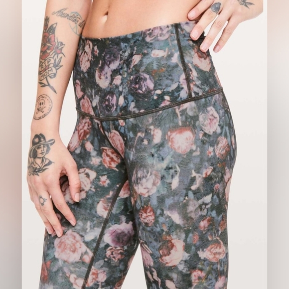 Lululemon Wunder Under Crop II Special Edition Scallop 24" Frosted Rose Multi 10 - Picture 2 of 16